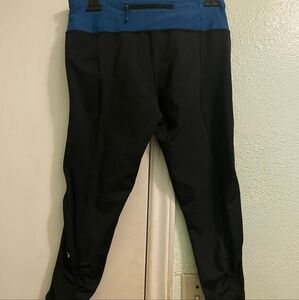 Lululemon capri leggings with front zipper pocket blue waistband size 8